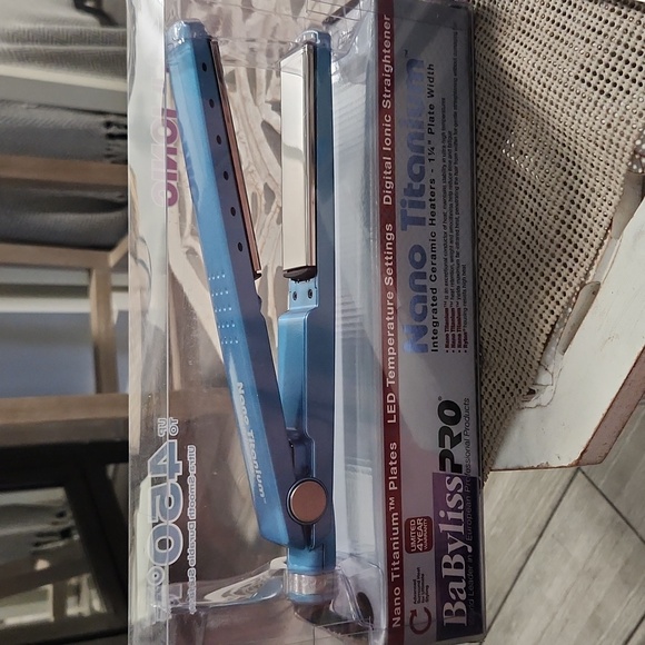 BaByliss Pro  flat iron 1 1/4 in - Picture 2 of 3